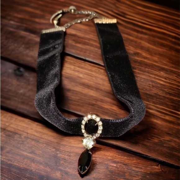 Aravir Black Velvet Choker & Earrings Set – Rhinestone & Black Faceted Stone - Picture 2 of 4